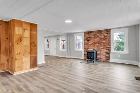 Living - 140 Greenwich Plains Rd, Ware, MA 01082 photo 3 of 4