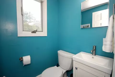 Bath - 1 Hatch Rd, Acton, MA 01720 photo 1 of 5
