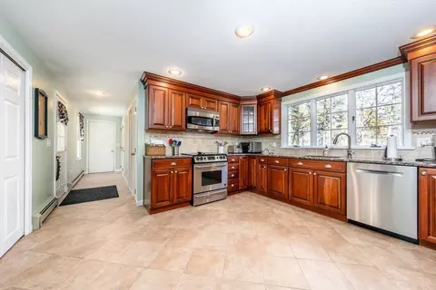 Kitchen - 465 Cotuit Bay Dr, Barnstable, MA 02635 photo 2 of 3