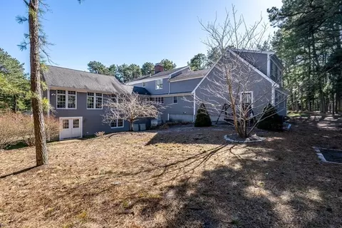 Exterior - 465 Cotuit Bay Dr, Barnstable, MA 02635 photo 3 of 7