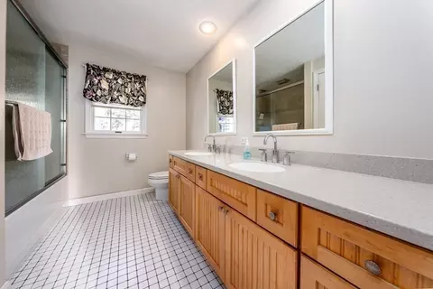 Bath - 465 Cotuit Bay Dr, Barnstable, MA 02635 photo 2 of 4
