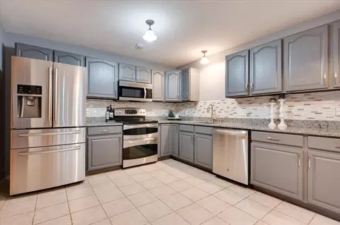 15 Patricia Dr #15, Oxford, MA 01537