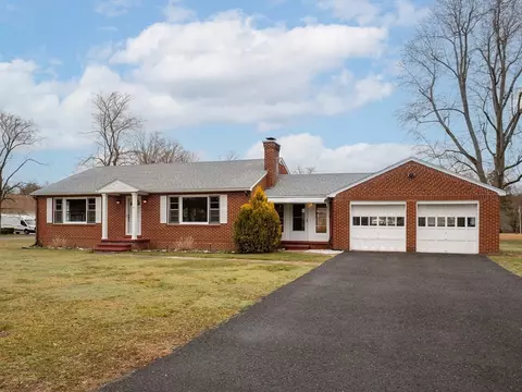 12 Wilbraview Dr, Wilbraham, MA 01095