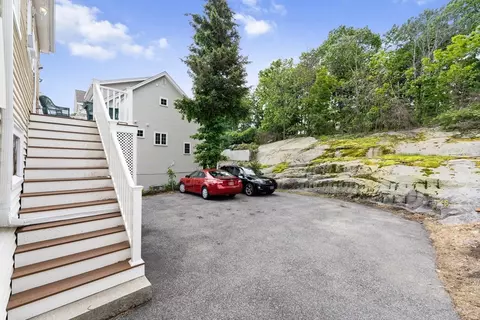 48 Town Hill St, Quincy, MA 02169