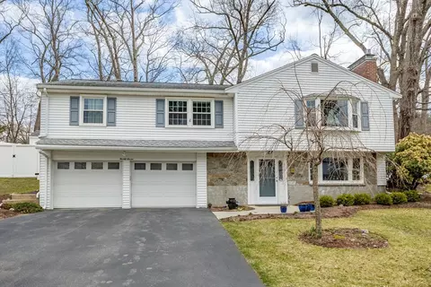 27 Angelica Dr, Framingham, MA 01701