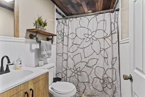 Bath - 63 Timrod Dr # -B, Worcester, MA 01603 photo 2 of 2