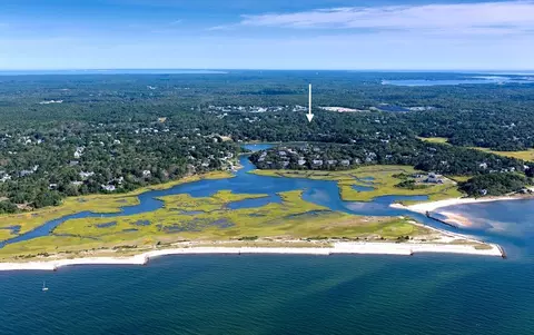 4 Bearberry Ln, Chatham, MA 02659