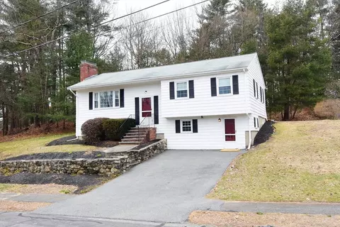 3 Appletree Ln, North Reading, MA 01864