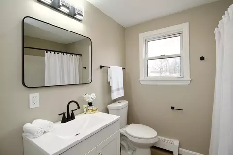 Bath - 1295 Bay St, Springfield, MA 01109 photo 1 of 1
