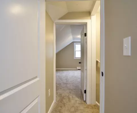 Entry Way - 1295 Bay St, Springfield, MA 01109 photo 3 of 3