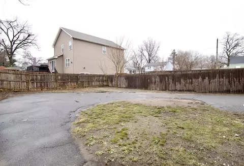 Exterior - 1295 Bay St, Springfield, MA 01109 photo 5 of 6