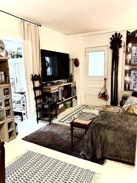 59 Burghardt St, Springfield, MA 01109 photo 4