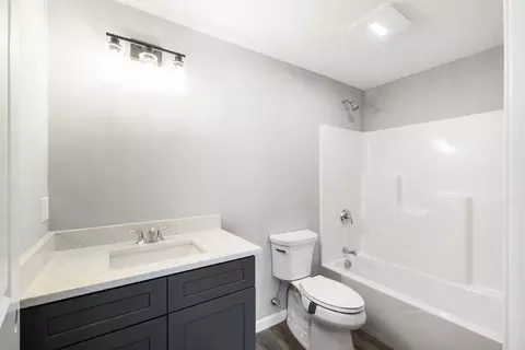 Bath - 550 Spring St #5, Fall River, MA 02721 photo 1 of 2
