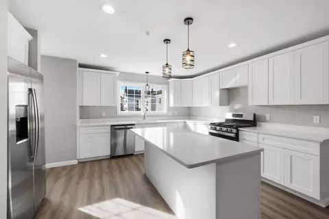 550 Spring St #5, Fall River, MA 02721