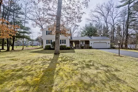 19 Juniper Ln, East Longmeadow, MA 01028