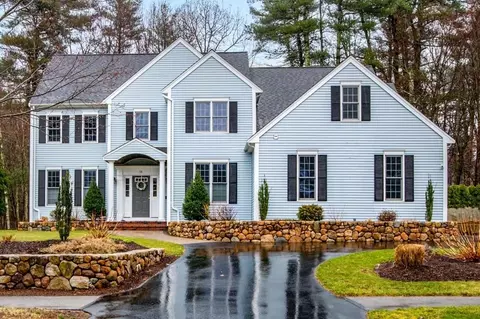 10 Applewood Rd, Norfolk, MA 02056