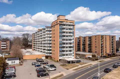 300 Lynn Shore Dr #812, Lynn, MA 01902