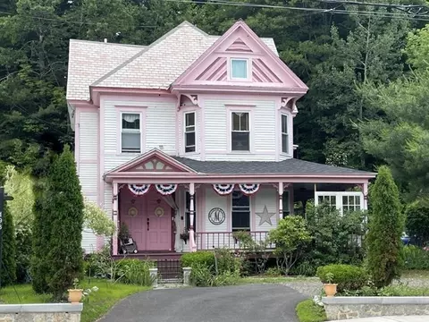 193 Main St, Charlemont, MA 01339