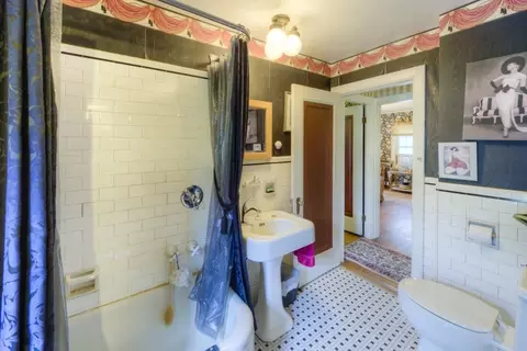 Bath - 18 Intervale Rd, Worcester, MA 01602 photo 4 of 4