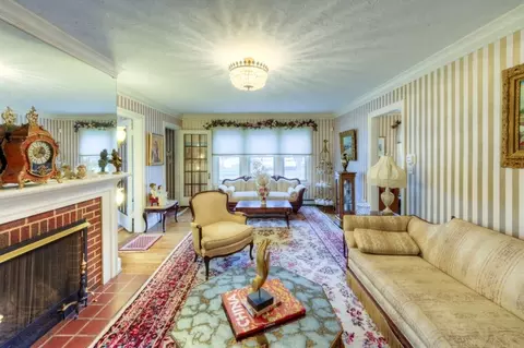Living - 18 Intervale Rd, Worcester, MA 01602 photo 4 of 10