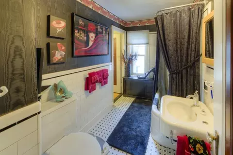 Bath - 18 Intervale Rd, Worcester, MA 01602 photo 2 of 4