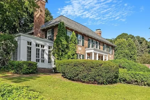 15 Reservoir St, Gardner, MA 01440