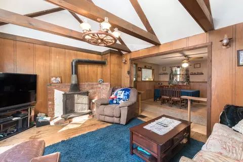 Living - 120 Cedar St, Sturbridge, MA 01566 photo 2 of 5