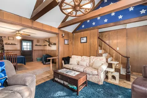 Living - 120 Cedar St, Sturbridge, MA 01566 photo 3 of 5