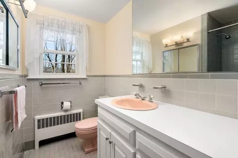 Bath - 3 Tower Rd, Lexington, MA 02421 photo 4 of 4