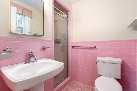 Bath - 3 Tower Rd, Lexington, MA 02421 photo 2 of 4