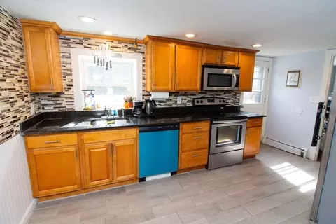 Kitchen - 183 Sutton St, Northbridge, MA 01534 photo 2 of 4