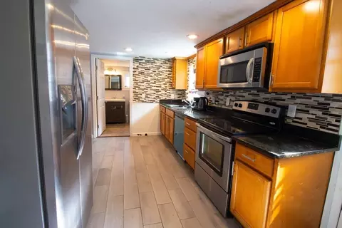 Kitchen - 183 Sutton St, Northbridge, MA 01534 photo 3 of 4