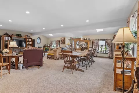 Living - 515 Lenox St, Athol, MA 01331 photo 6 of 8