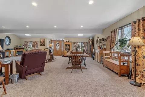 Living - 515 Lenox St, Athol, MA 01331 photo 5 of 8