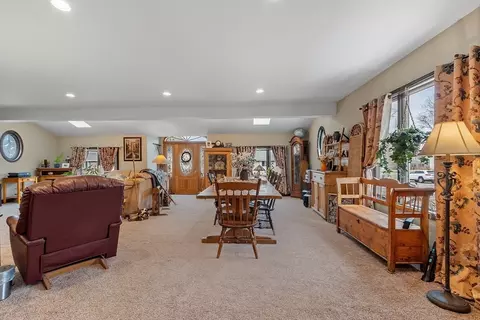Living - 515 Lenox St, Athol, MA 01331 photo 4 of 8