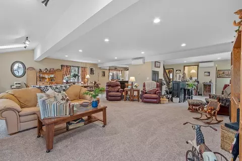 Living - 515 Lenox St, Athol, MA 01331 photo 3 of 8