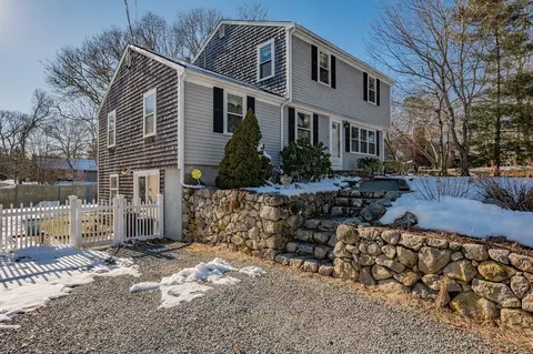 33 Lakefield Rd, Yarmouth, MA 02664