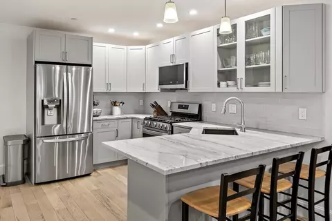 120 W 7th St #305, Boston, MA 02127