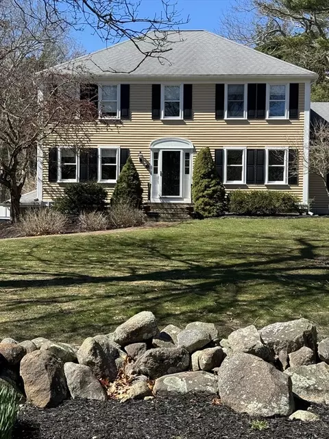 61 Forge Ln, Marshfield, MA 02050