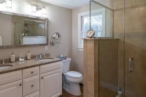 Bath - 61 Forge Ln, Marshfield, MA 02050 photo 3 of 4