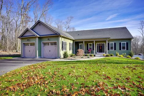 52 Harwood St, Oxford, MA 01540