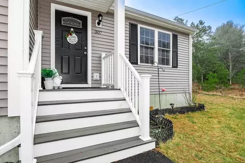 Exterior - 307 Charge Pond Rd, Wareham, MA 02571 photo 5 of 14