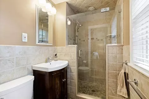 Bath - 16 Gregory Rd, Wakefield, MA 01880 photo 1 of 2