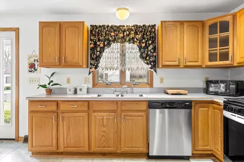 Kitchen - 14 Laurel Dr, Easthampton, MA 01027 photo 3 of 5