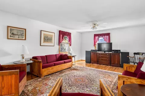 Living - 14 Laurel Dr, Easthampton, MA 01027 photo 3 of 4