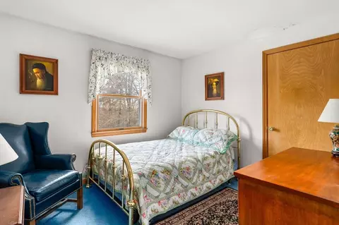 Bedroom - 14 Laurel Dr, Easthampton, MA 01027 photo 4 of 11