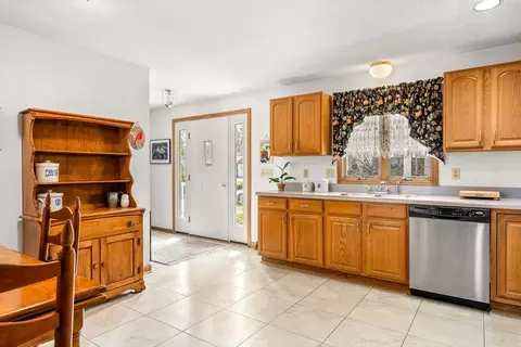 Kitchen - 14 Laurel Dr, Easthampton, MA 01027 photo 4 of 5