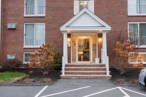 4 Birchwood Pointe #204, Amesbury, MA 01913