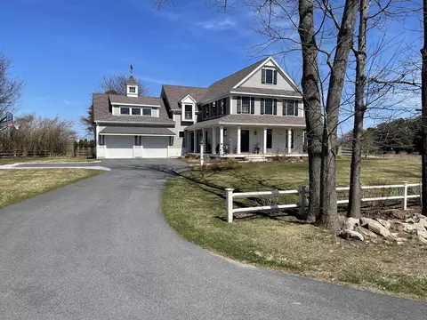 2 Chebacco Rd, Ipswich, MA 01938