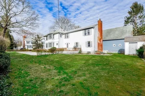 56 Main St, Marion, MA 02738